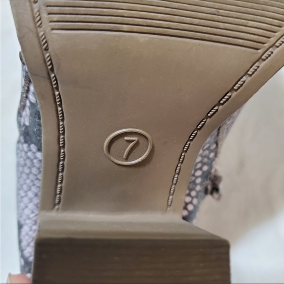 Universal Thread Snake Skin Booties - Picture 7 of 7